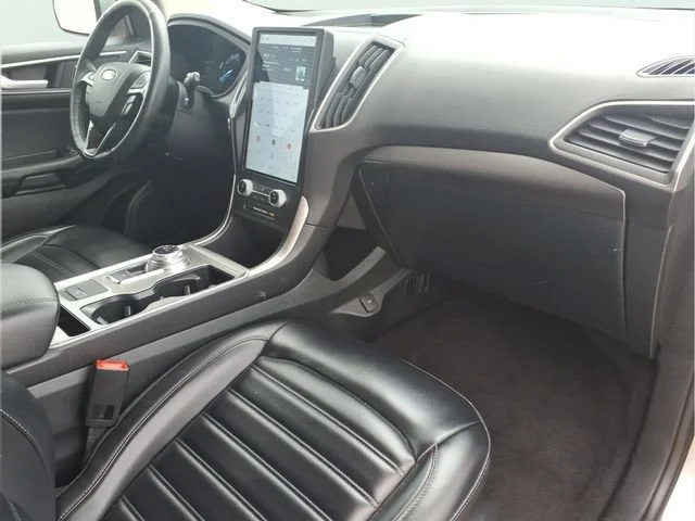 Used 2024  Ford SEL image 18