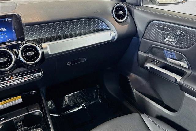 New 2026 Polar White Mercedes-Benz GLB 250 image 49