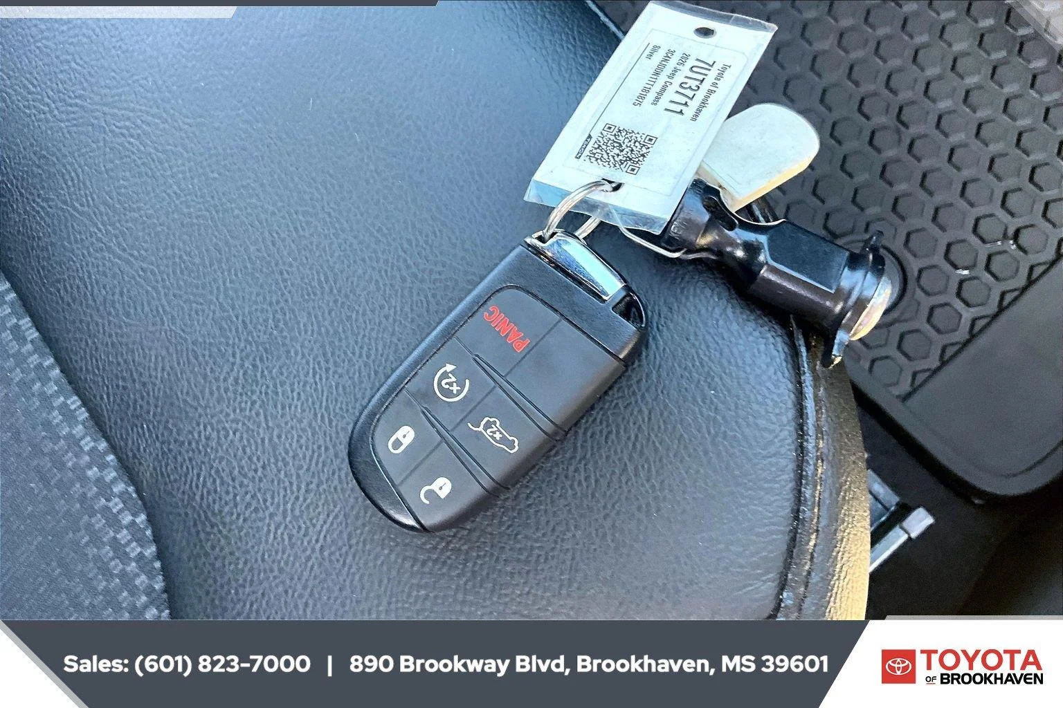 Used 2026 Silver Zynith Metallic Clearcoat Jeep Trailhawk image 9