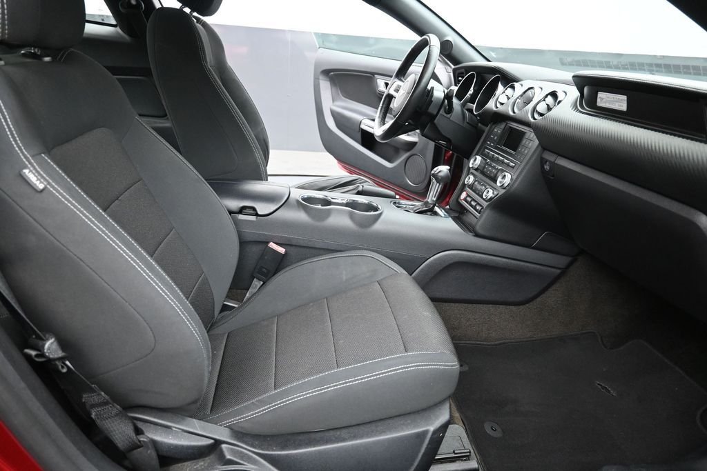 Used 2016 Red Ford V6 image 22