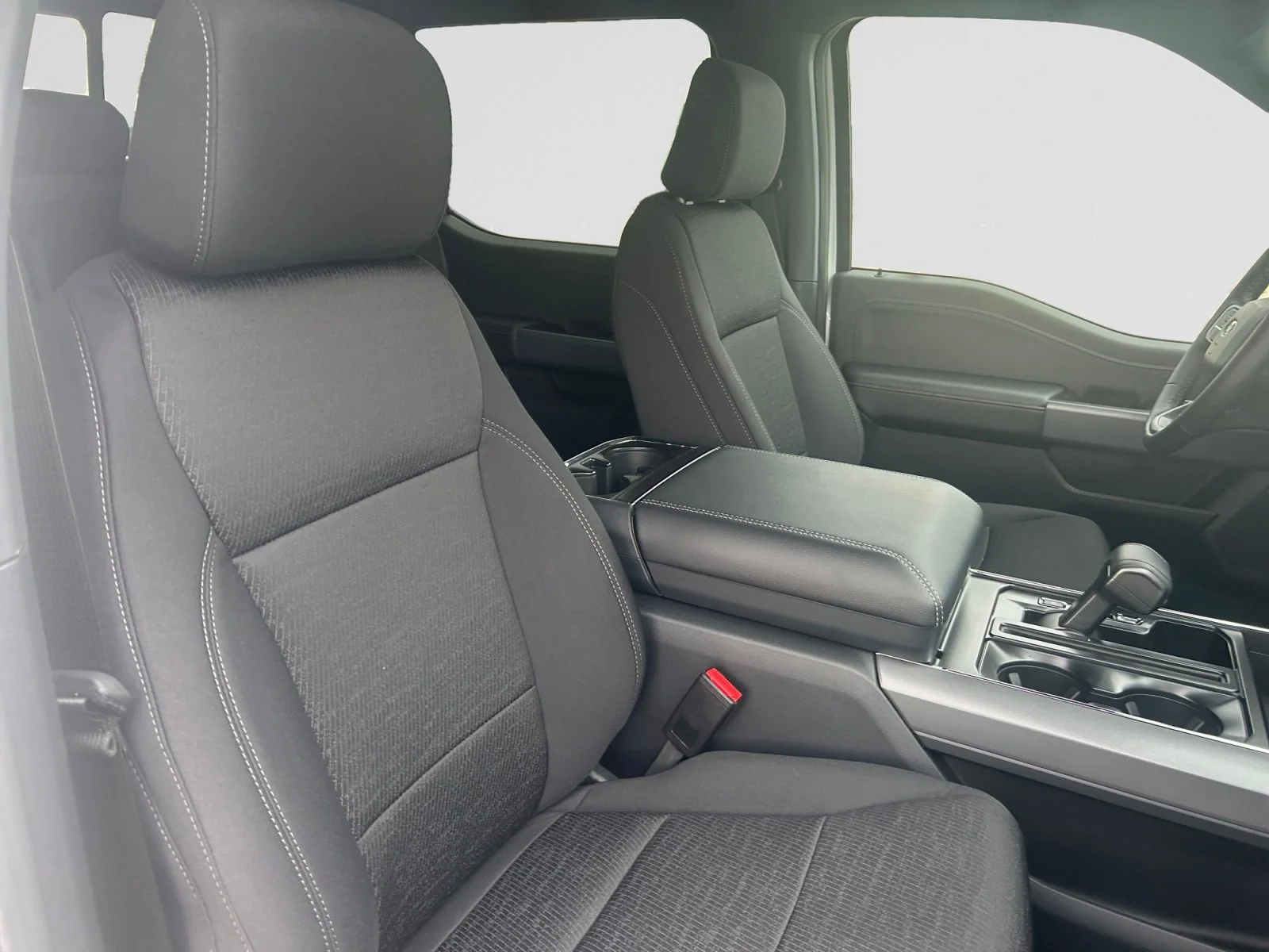New 2026 Oxford White Ford XLT image 12