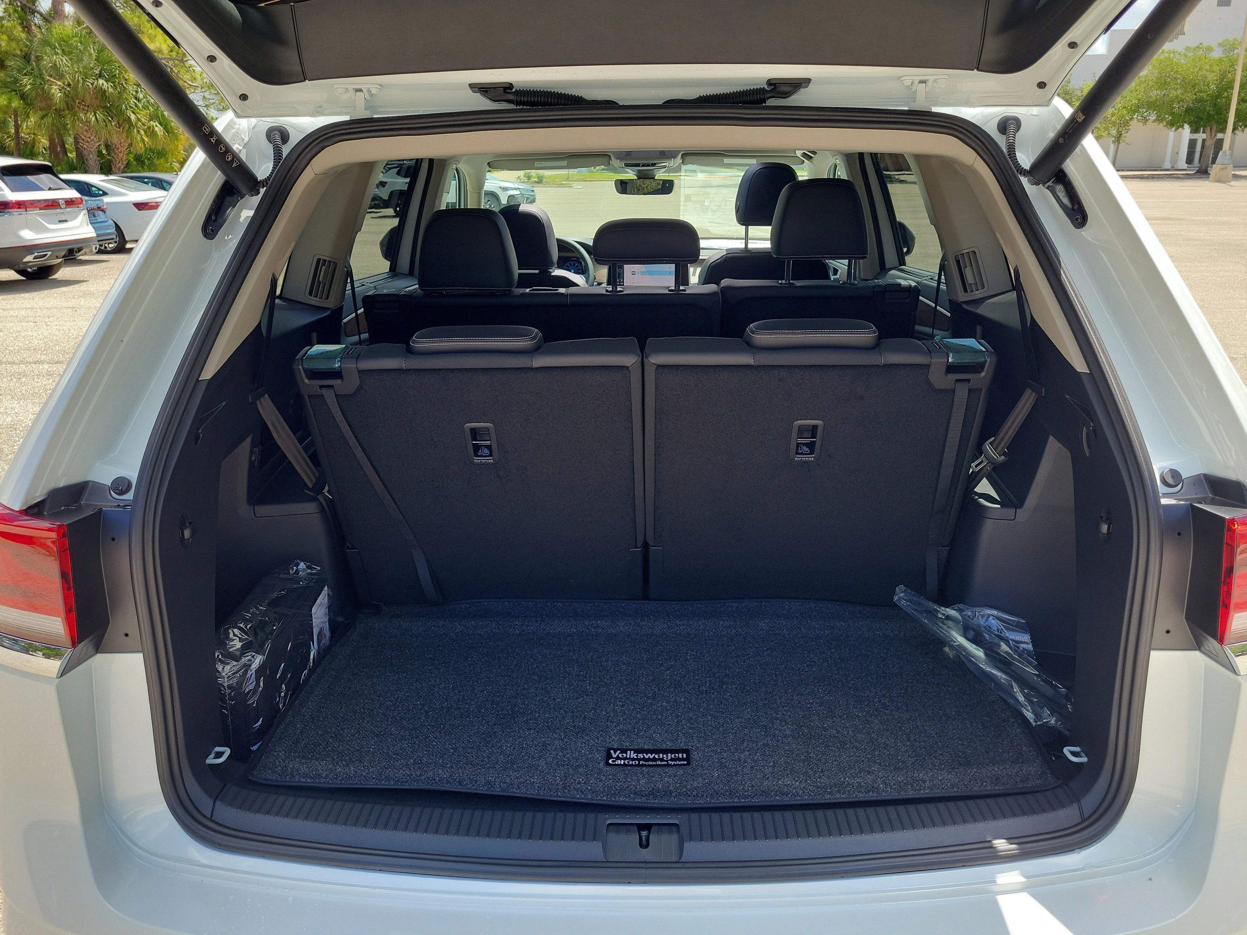 New 2026 White Volkswagen 2.0T SE w/Technology image 11