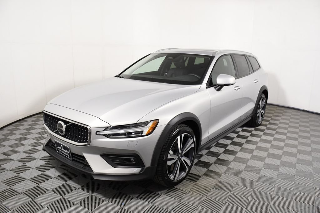 2025 Volvo V60 Cross Country B5 Plus AWD's photo