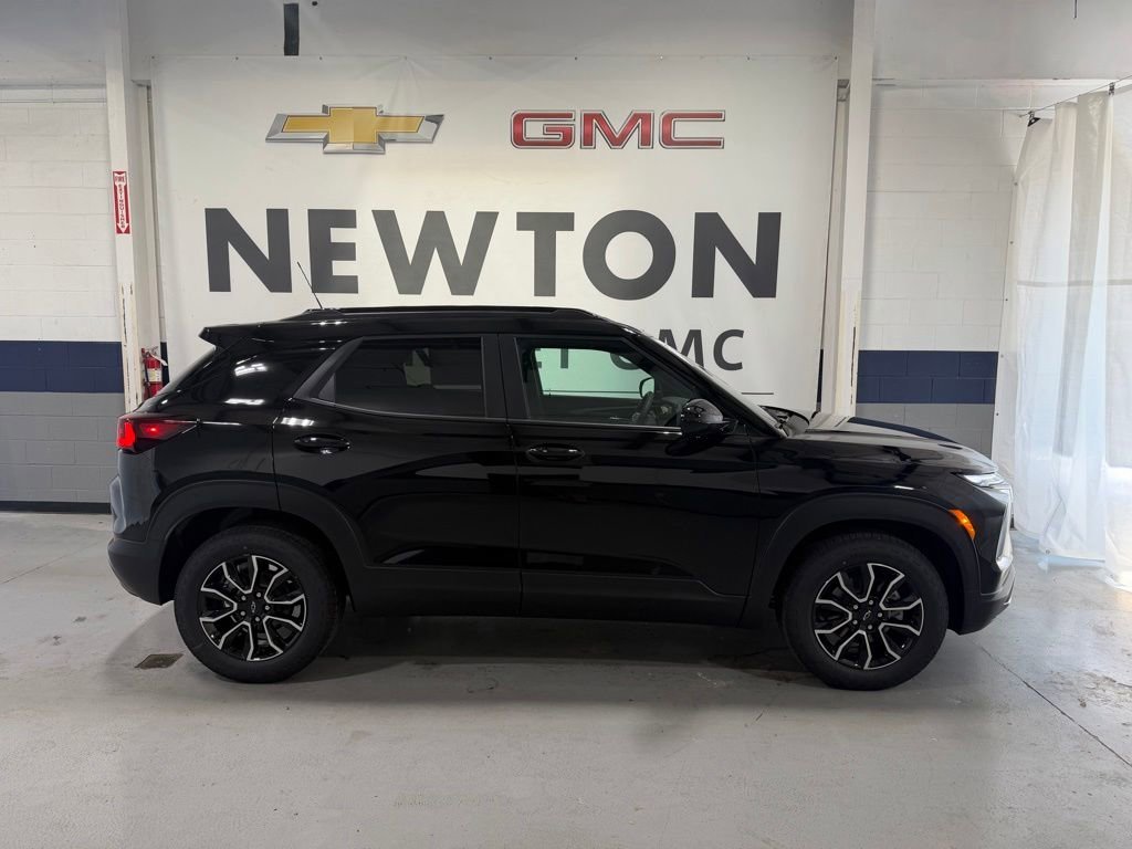 New 2026 Mosaic Black Metallic Chevrolet ACTIV image 30