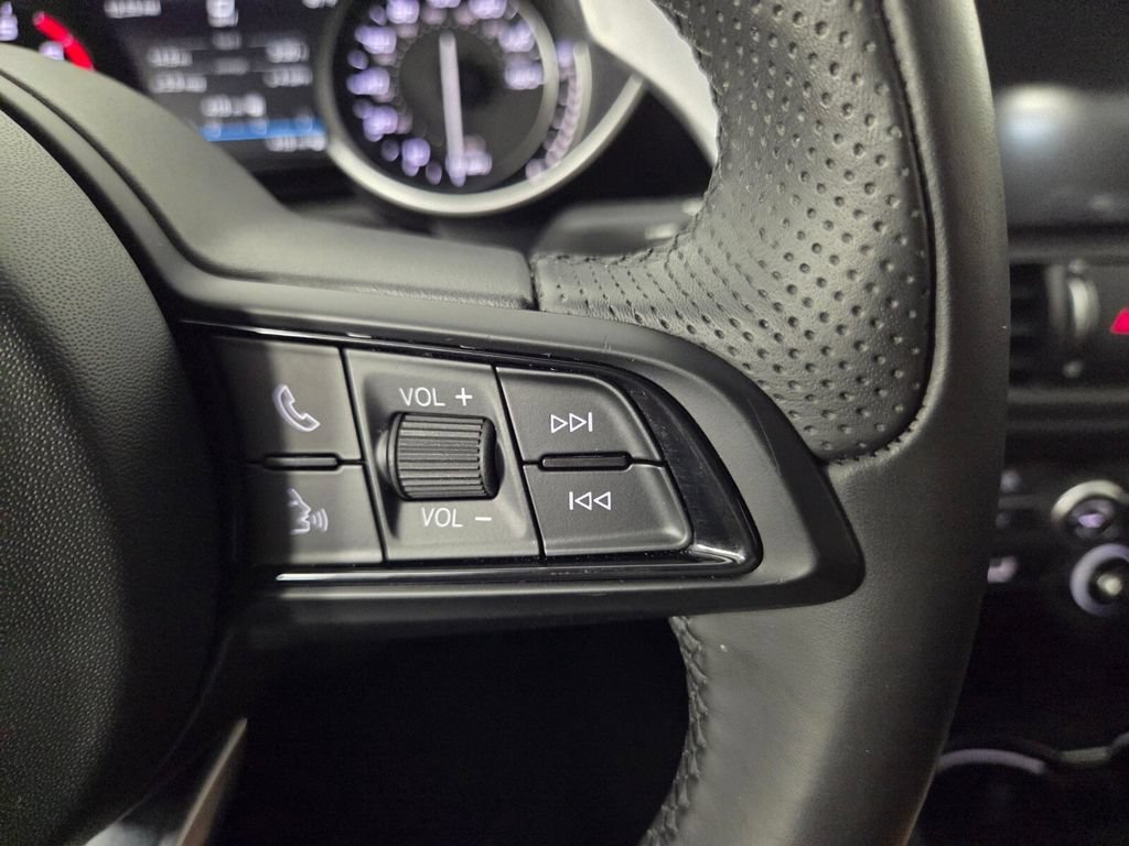 2022 Alfa Romeo Giulia Base - Photo 16