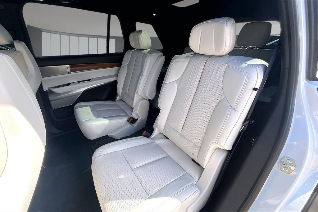 2027 Cadillac VISTIQ Luxury - Photo 10