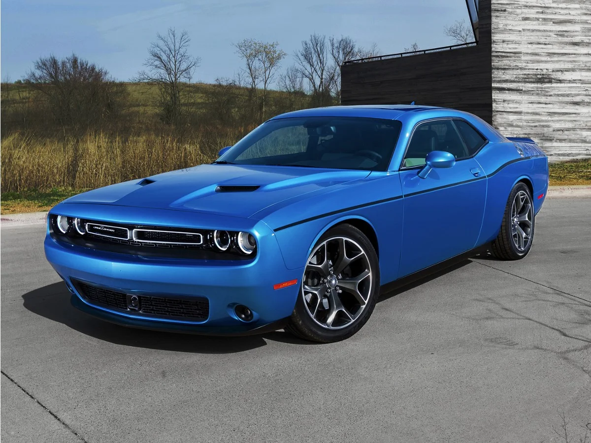 Used 2018 Gray Dodge SXT image 1