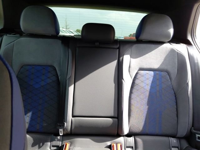 Used 2025  Volkswagen 2.0T image 21