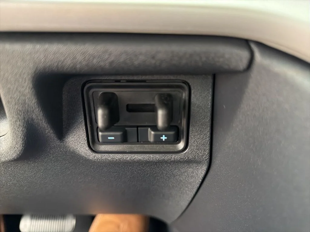 New 2025 Star White Metallic Tri-Coat Ford Active image 19