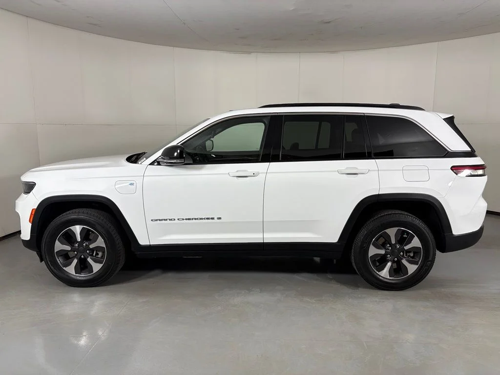 Used 2024 White Jeep 4xe image 5