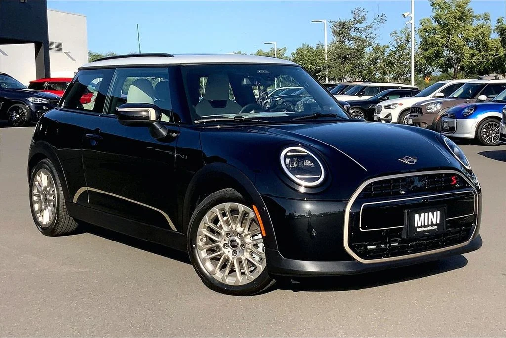 2026 MINI Hardtop Cooper S's photo