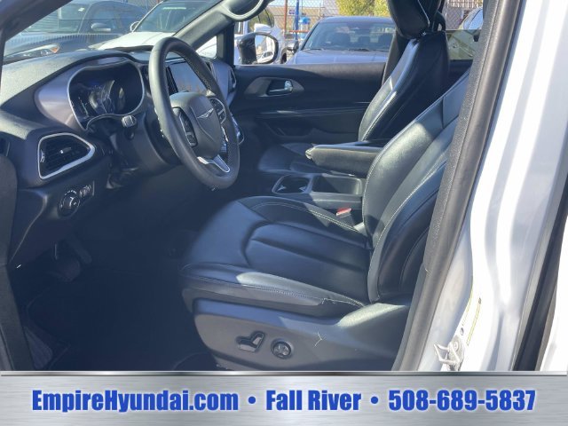 2025 Chrysler Pacifica Select - Photo 17