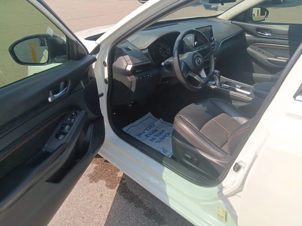 Used 2022 Pearl White Tricoat Nissan 2.5 SR image 10