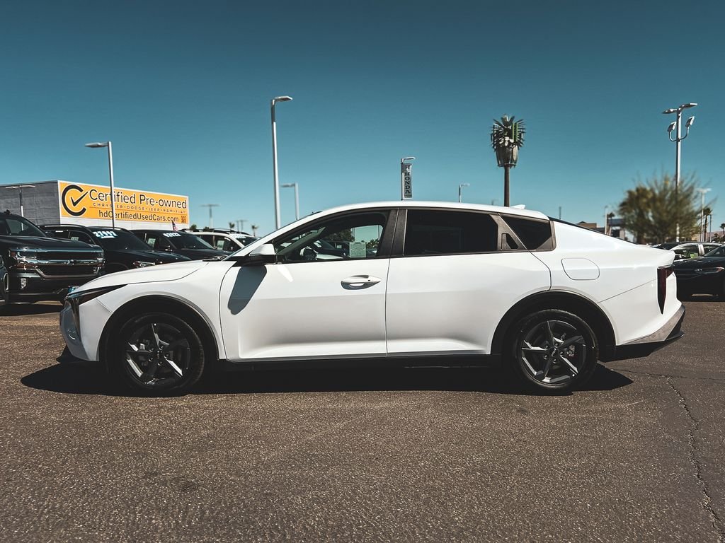 Used 2025 White Kia LXS image 5