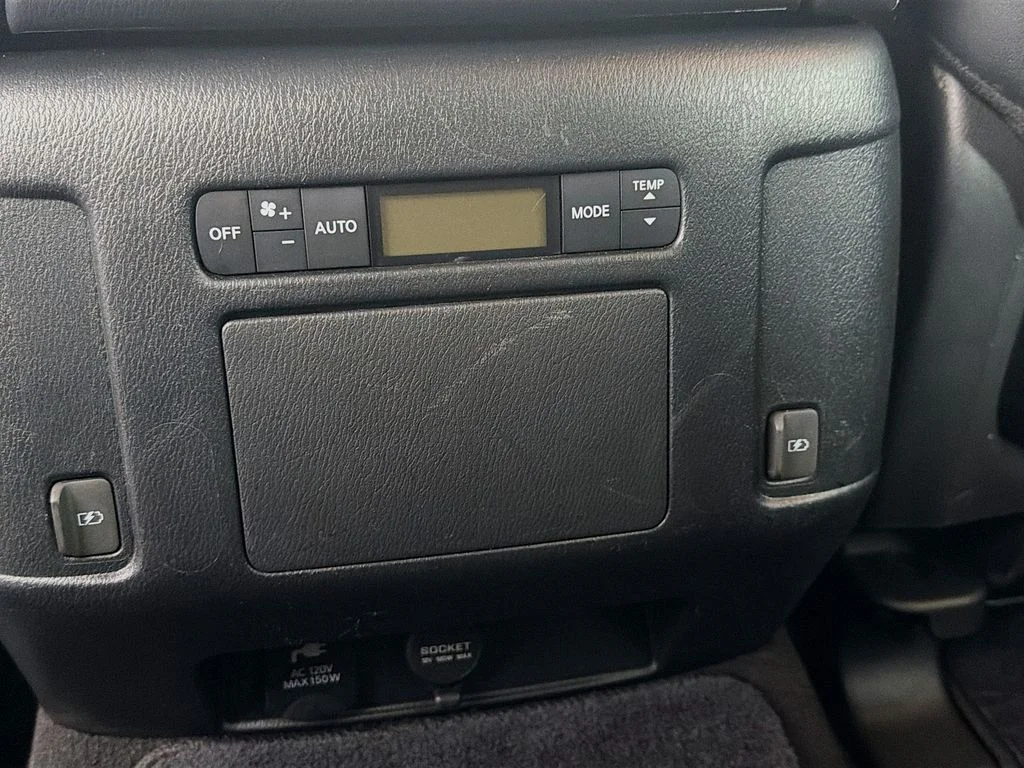 Used 2018 White Nissan SL image 23