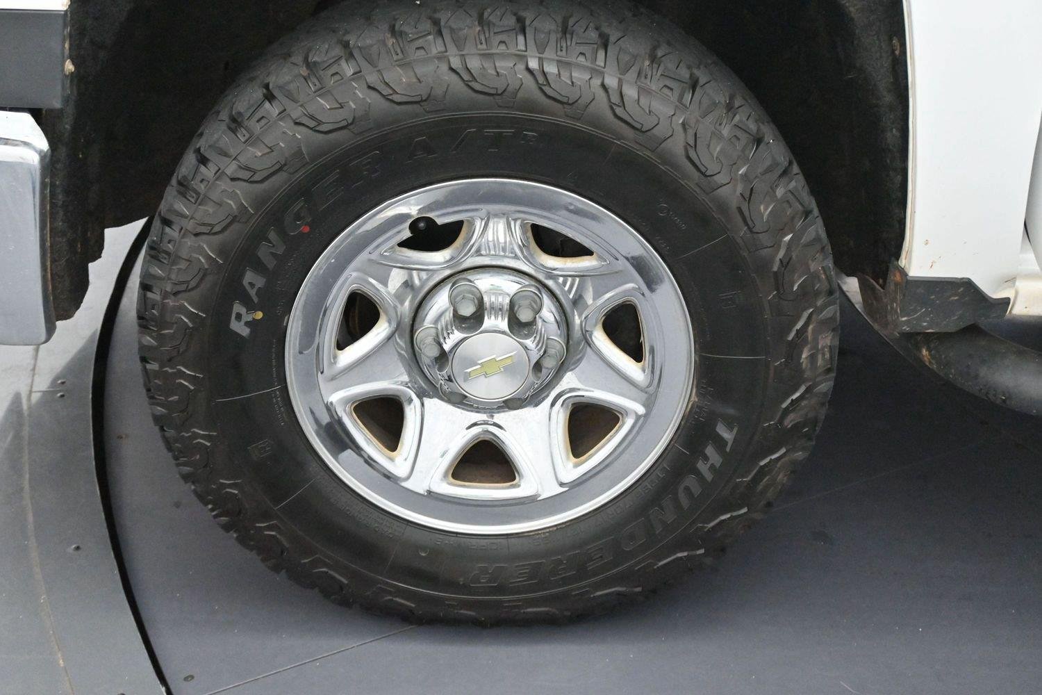 Used 2014 Summit White Chevrolet Work Truck image 29