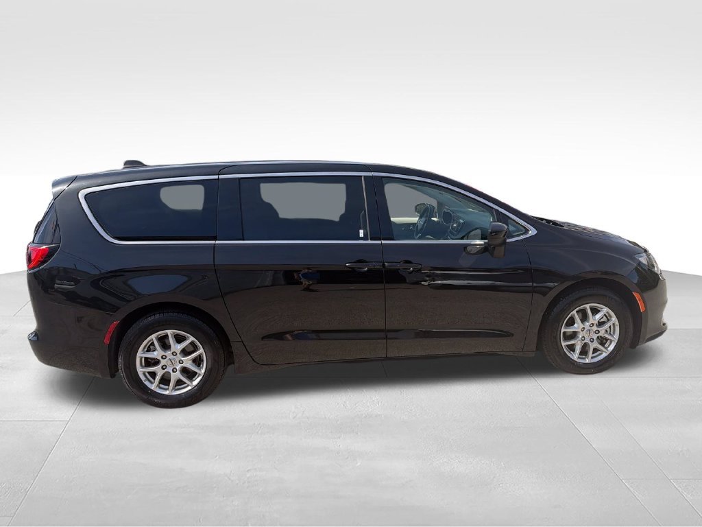 Used 2023 Black Chrysler LX image 6