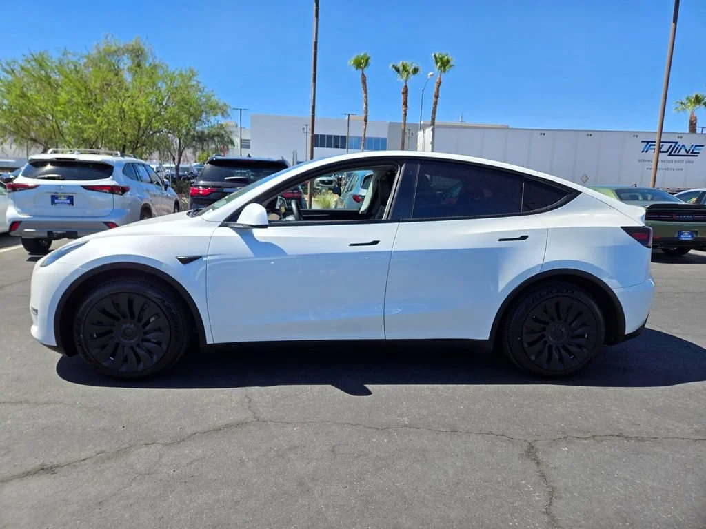Used 2023 White Tesla Long Range image 3
