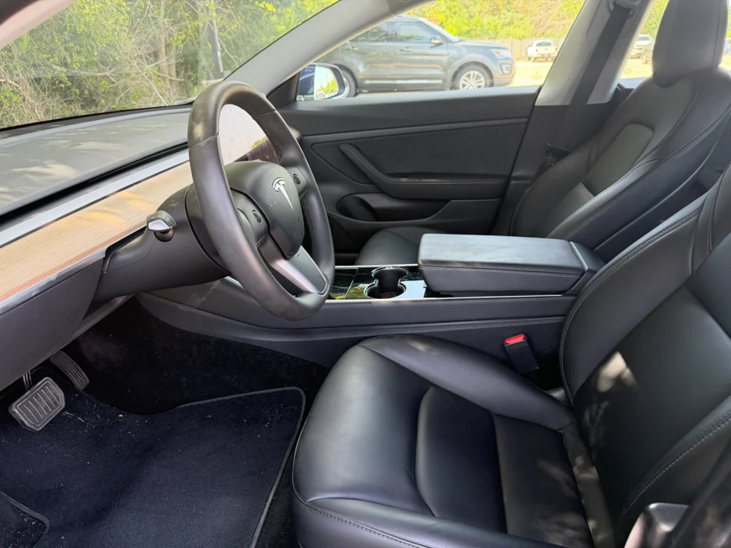 Used 2020  Tesla Standard Range image 10