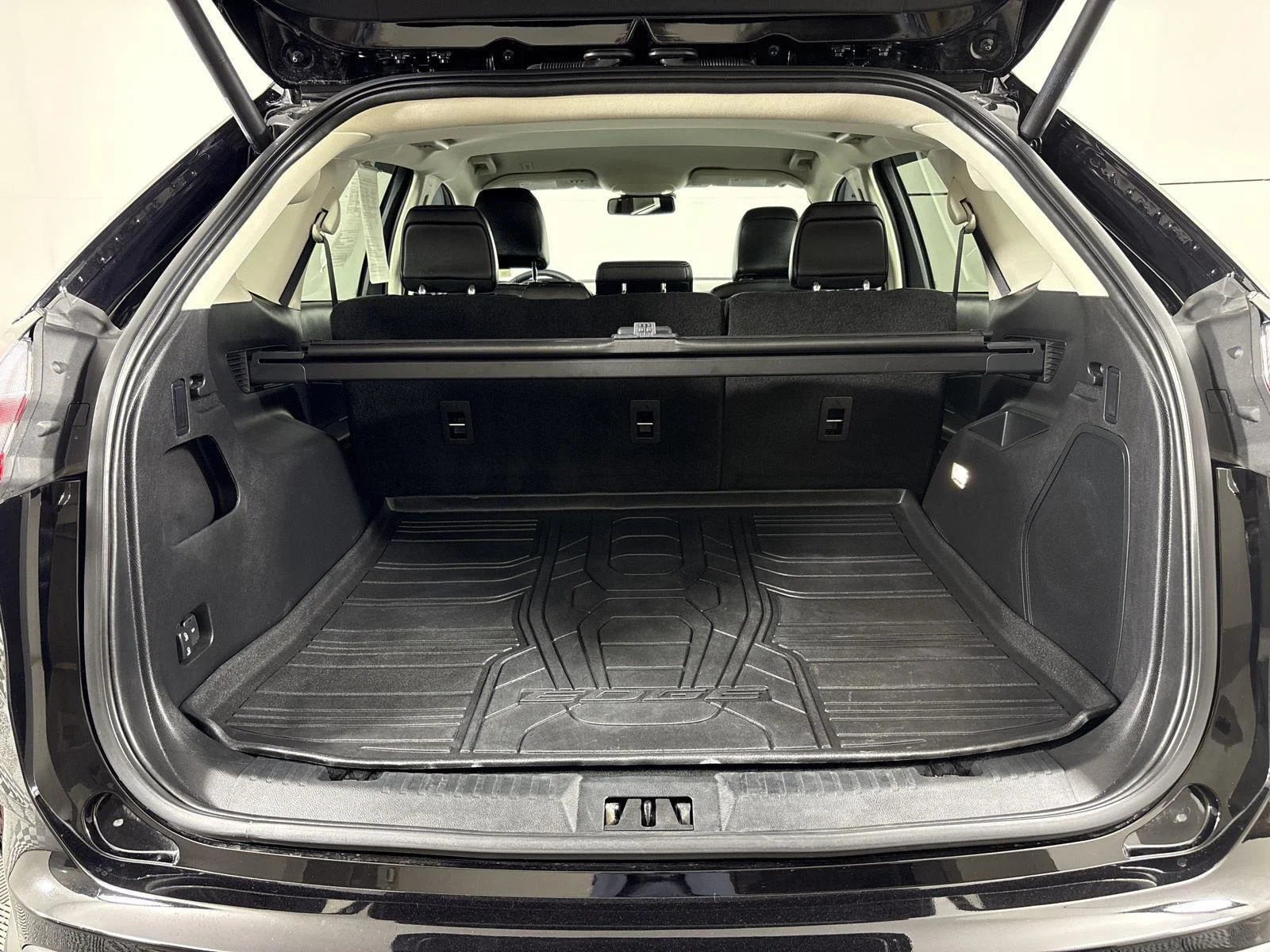 Used 2024 Agate Black Metallic Ford Titanium image 19