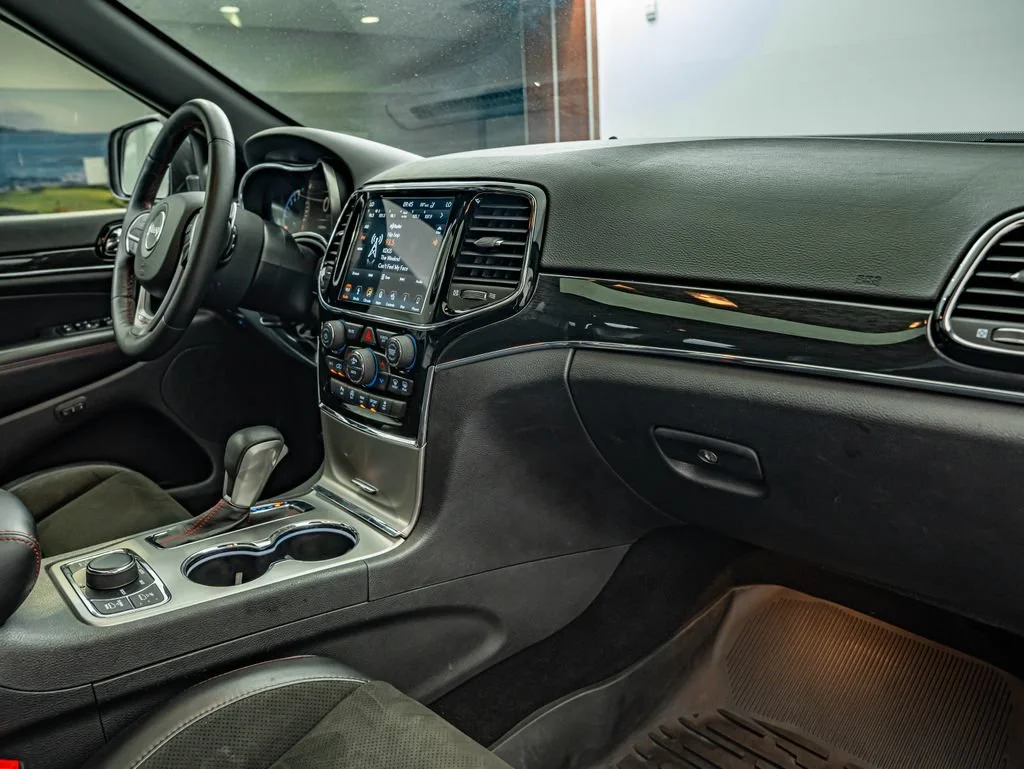 Used 2019 Bright White Clearcoat Jeep Trailhawk image 39