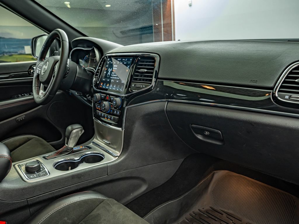 Used 2019 Bright White Clearcoat Jeep Trailhawk image 39