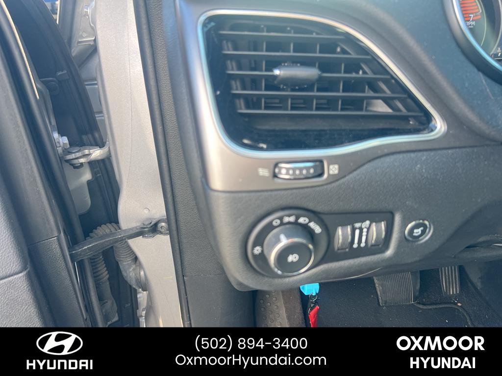 Used 2019 Billet Silver Metallic Clearcoat Jeep Limited image 8