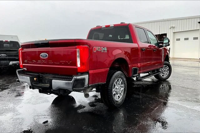 Used 2025 Red Ford XLT image 4