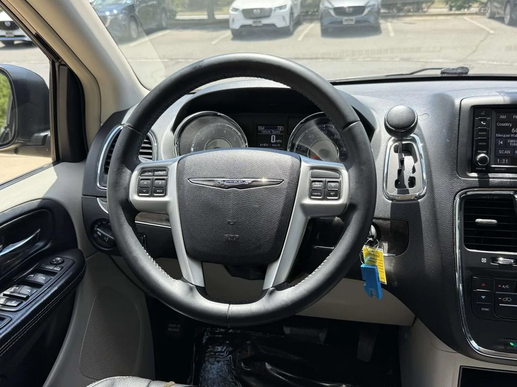2015 Chrysler Town & Country Touring - Photo 19