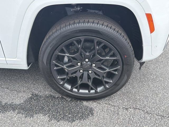 New 2026 White/off-white Jeep Summit image 14