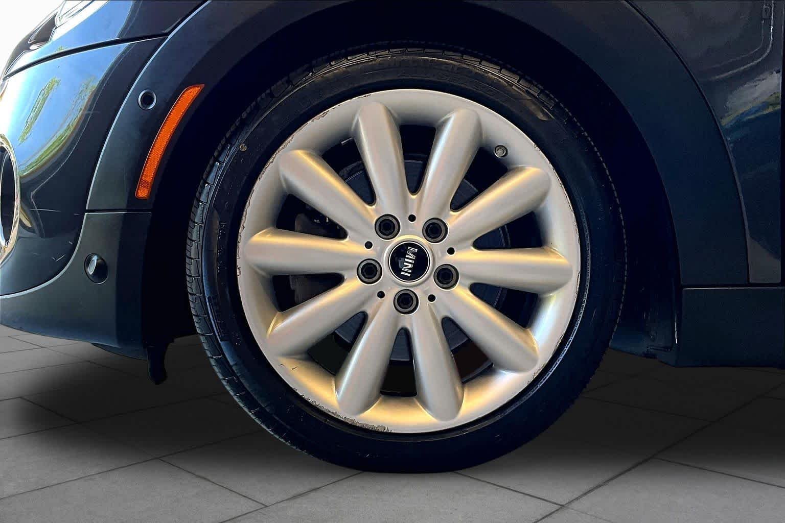 Used 2018 Thunder Grey Metallic MINI Cooper S image 11