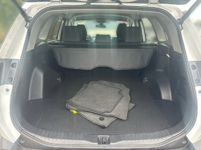 Used 2026 Off-white Toyota XLE Premium image 31