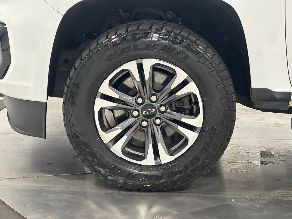 Used 2021 White Chevrolet Z71 image 35