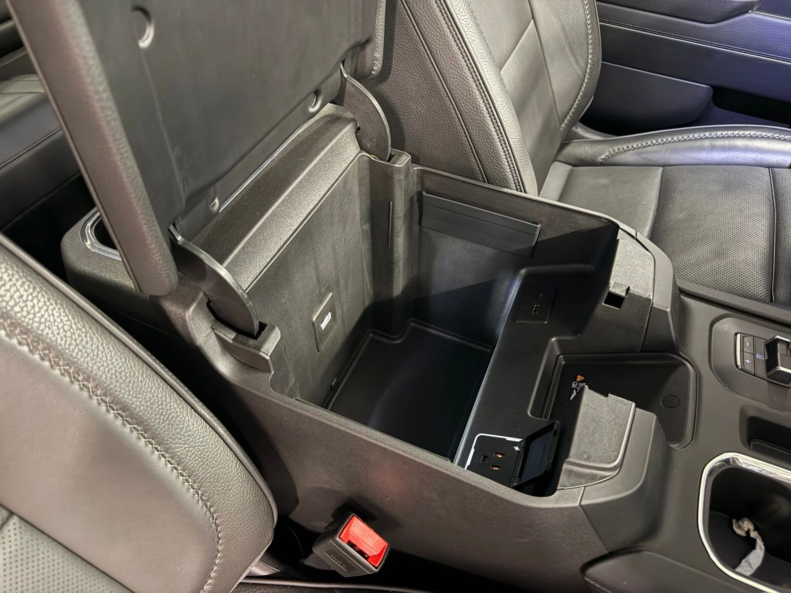 Used 2024 Red GMC Denali image 31
