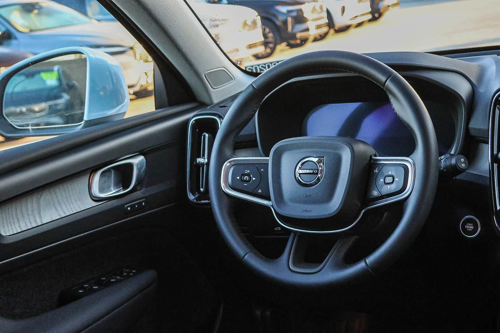 2025 Volvo XC40 Core - Photo 25