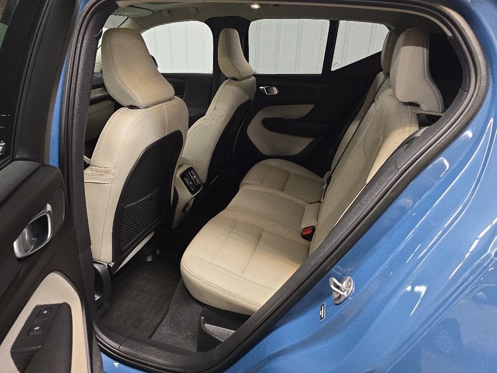 2023 Volvo XC40 Plus - Photo 32