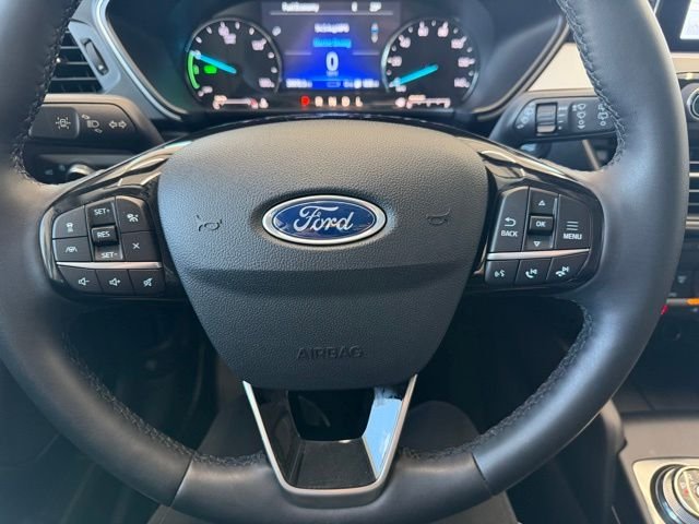 Used 2022 Black Metallic Ford SE image 30