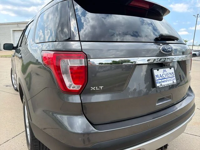 Used 2017 Gray Ford XLT image 5