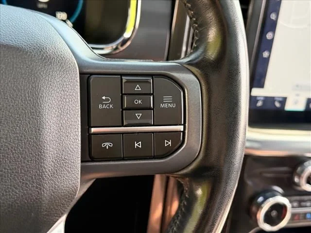 Used 2023  Ford Lariat image 19
