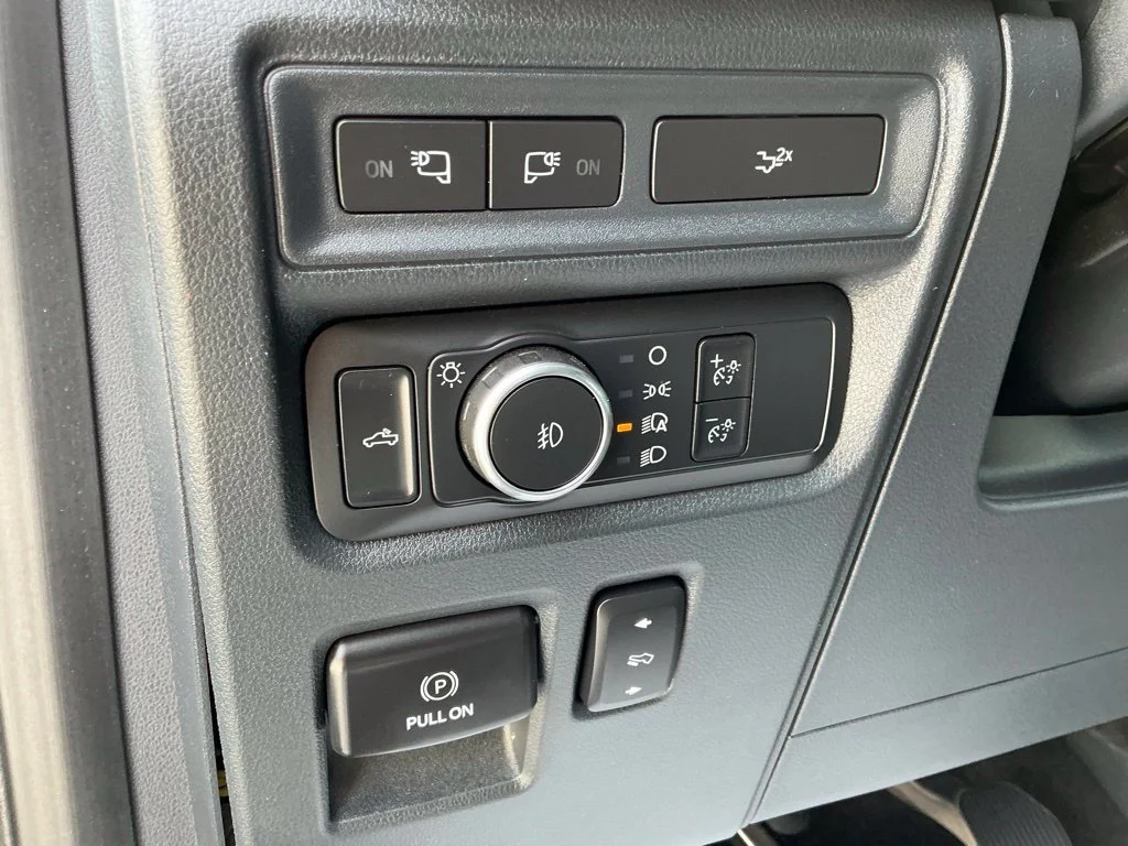 Used 2022 Silver Ford Lariat image 27