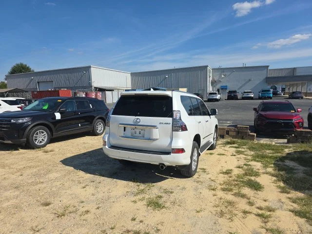 Used 2019 White Lexus 460 image 9