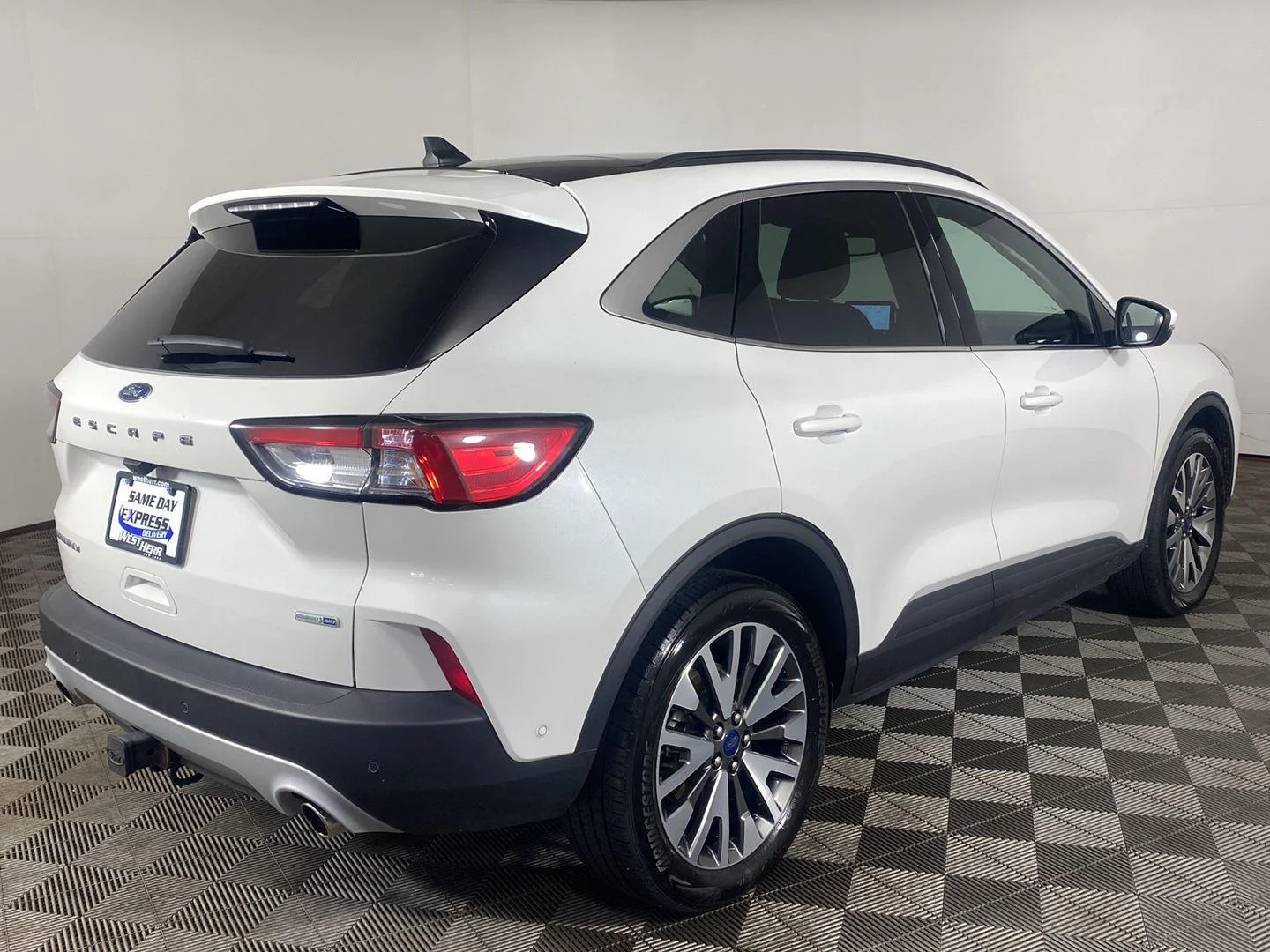 Used 2020 Star White Metallic Tri-Coat Ford Titanium image 26