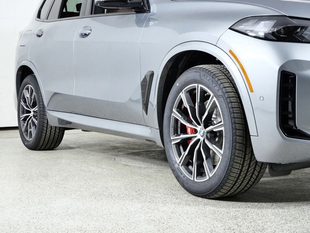 Used 2026 Skyscraper Grey Metallic BMW xDrive40i image 7