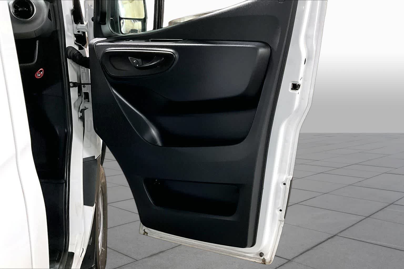 Used 2025 Arctic White Mercedes-Benz  image 21