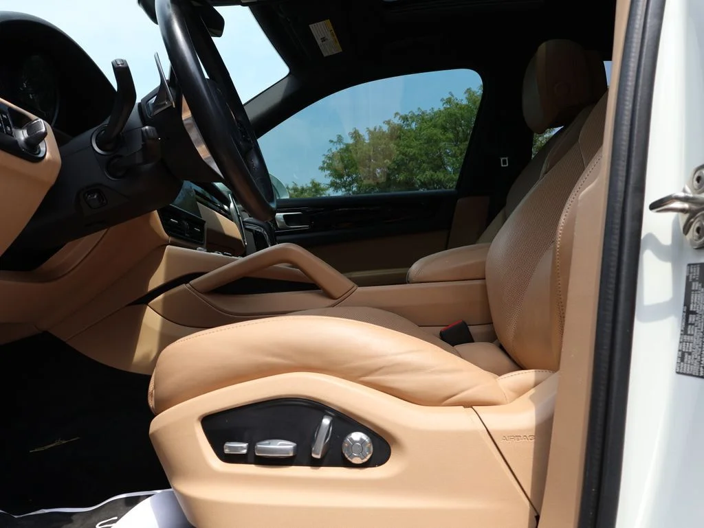 Used 2020 White Porsche  image 35