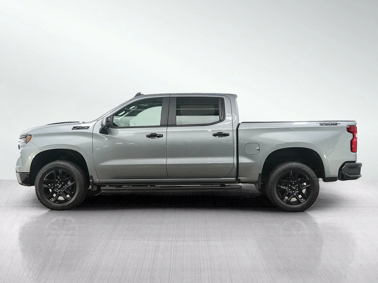 Used 2025 Chevrolet Silverado 1500 LT Trail Boss with VIN 3GCUKFEL3SG133240 for sale in Roseville, Minnesota