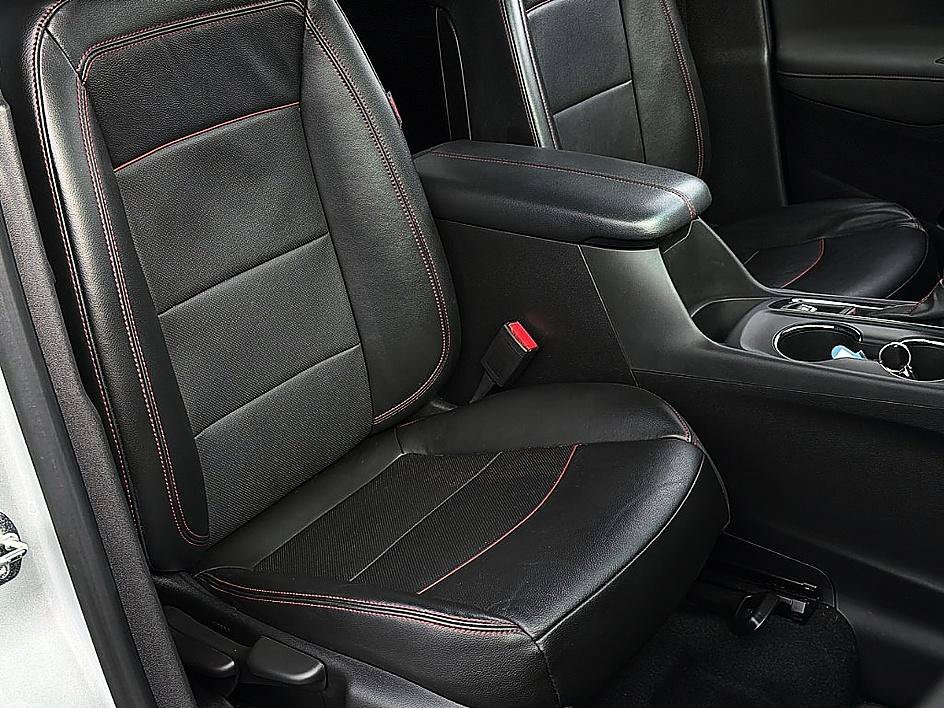 Used 2022 Silver Ice Metallic Chevrolet RS image 24
