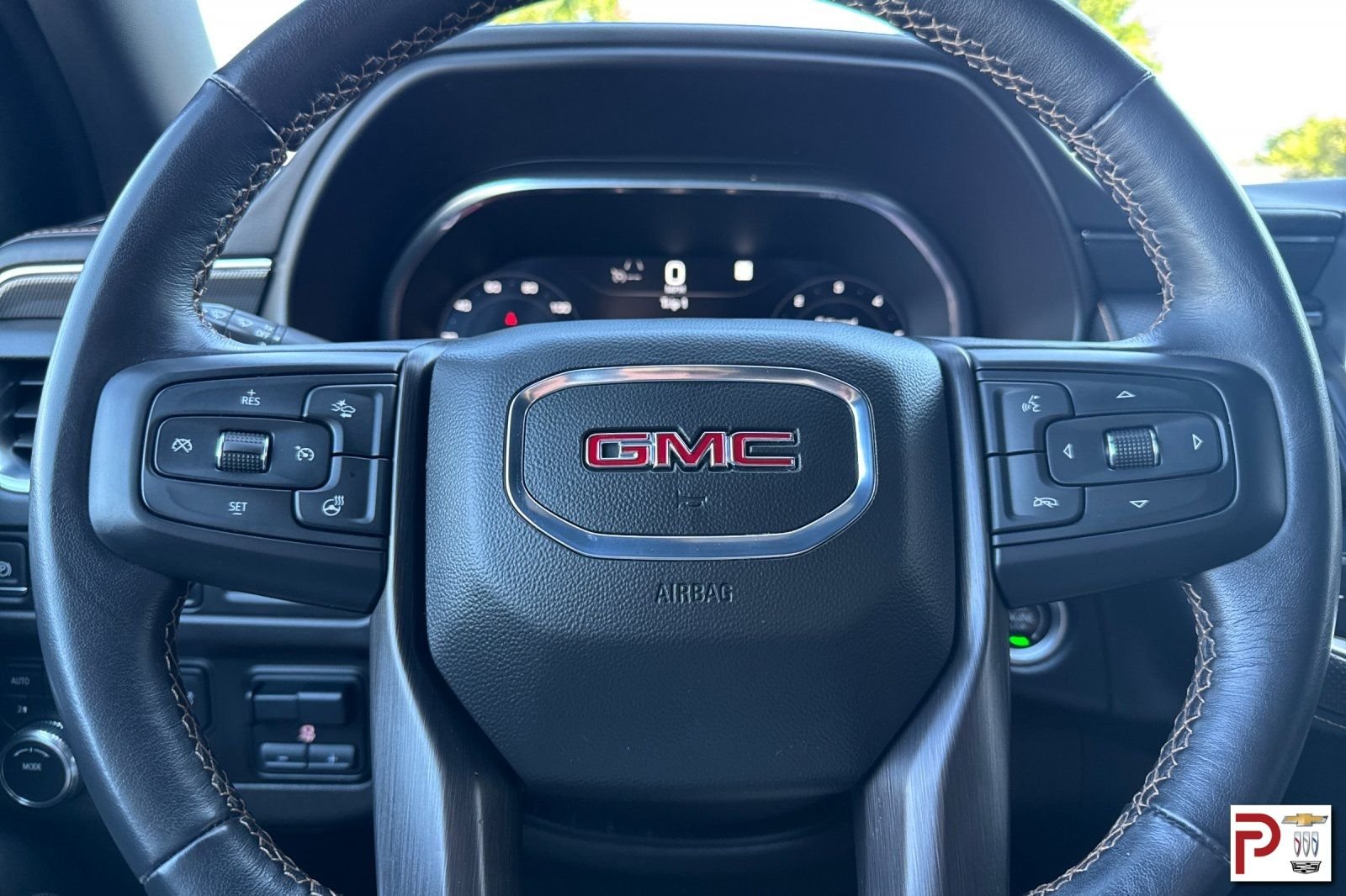 Used 2022 White GMC AT4 image 28