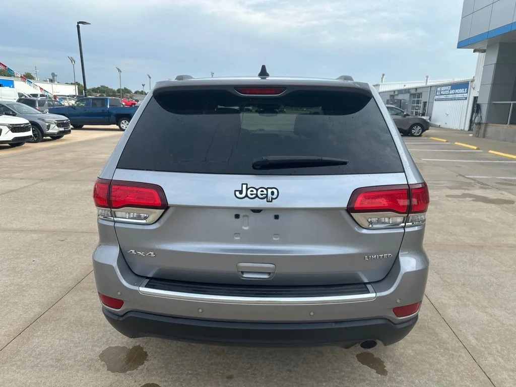 Used 2021 Silver Jeep Limited image 31