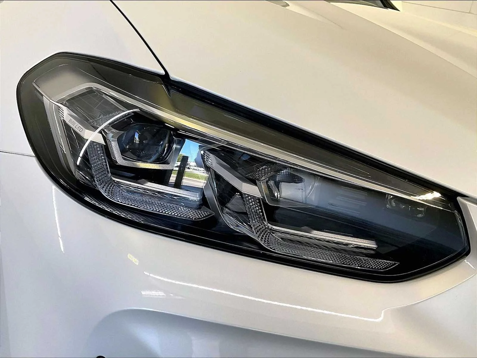 Used 2023 Mineral White Metallic BMW xDrive30i image 12